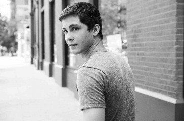 Logan Lerman фото №582422