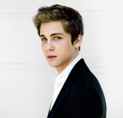 Logan Lerman фото №672487