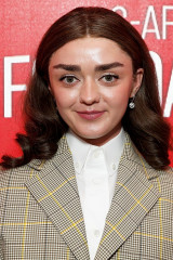 Maisie Williams – SAG Aftra Foundation Screening of The New Look in New York фото №1394222