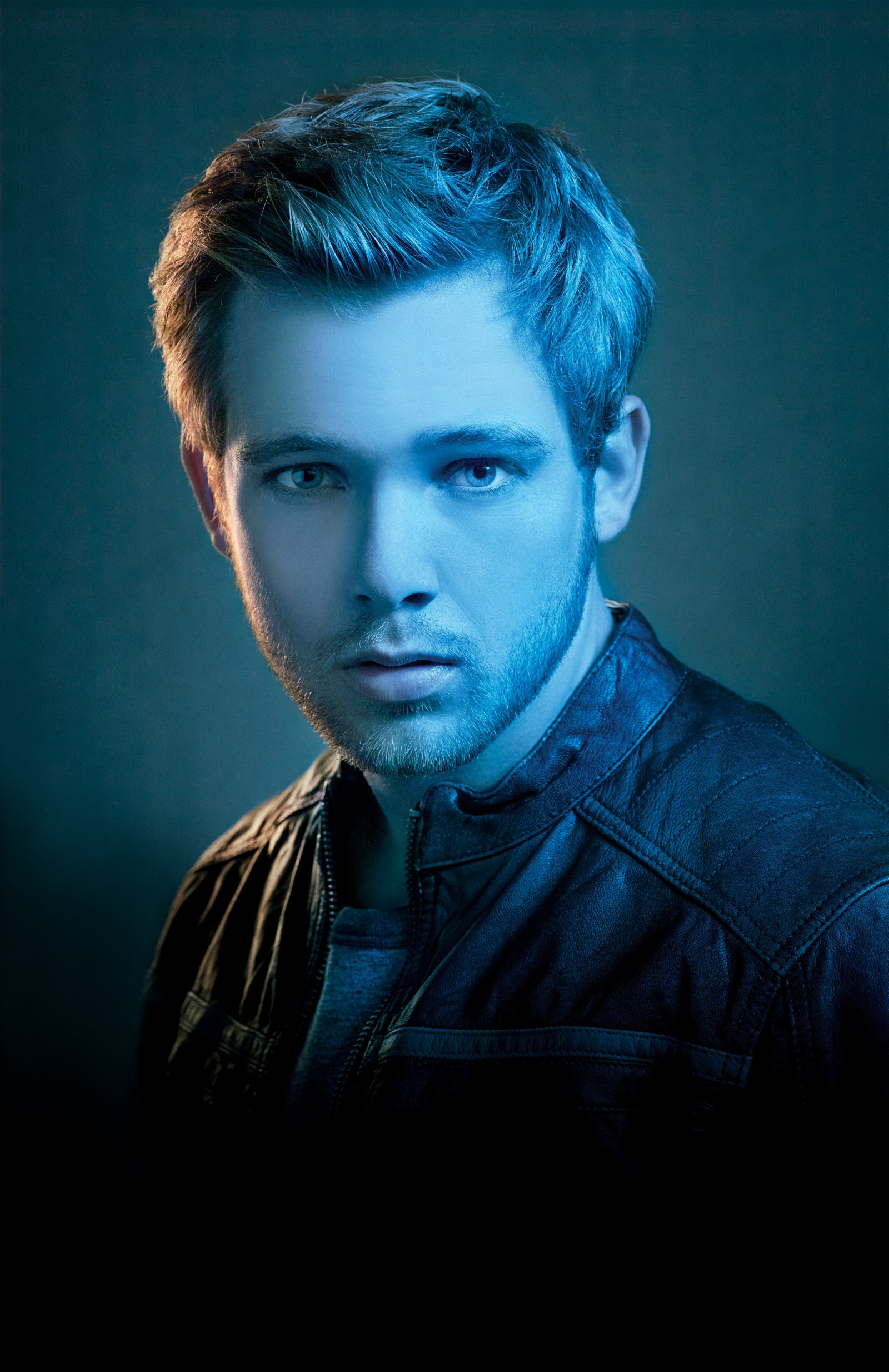 Макс Тириот (Max Thieriot)