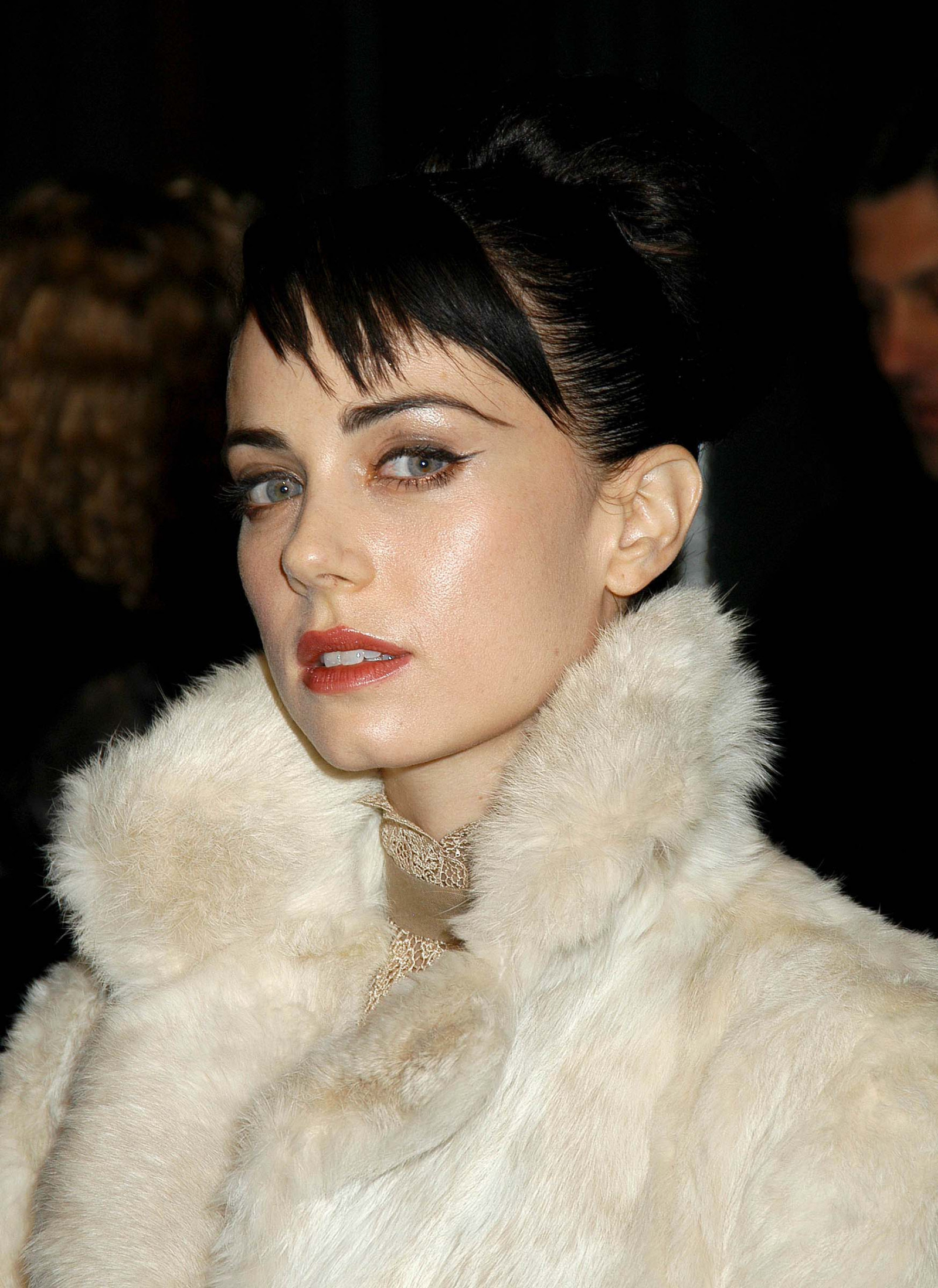 Миа Киршнер (Mia Kirshner)