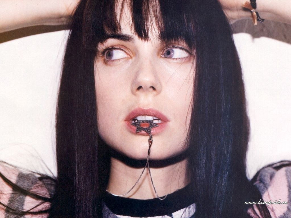 Миа Киршнер (Mia Kirshner)