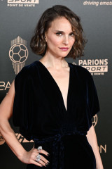 Natalie Portman – Ballon d’Or Ceremony in Paris 2024 фото №1405847