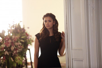 Nina Dobrev фото №806629