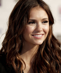 Nina Dobrev фото №445391