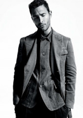 Noah Mills фото №511840