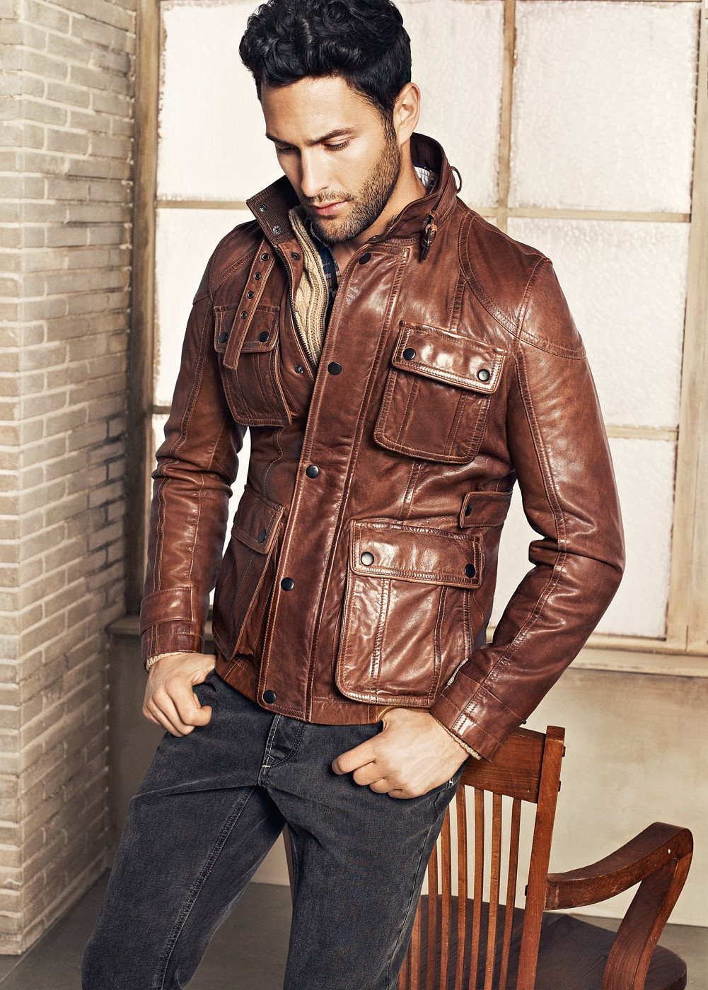 Ноа Миллс (Noah Mills)