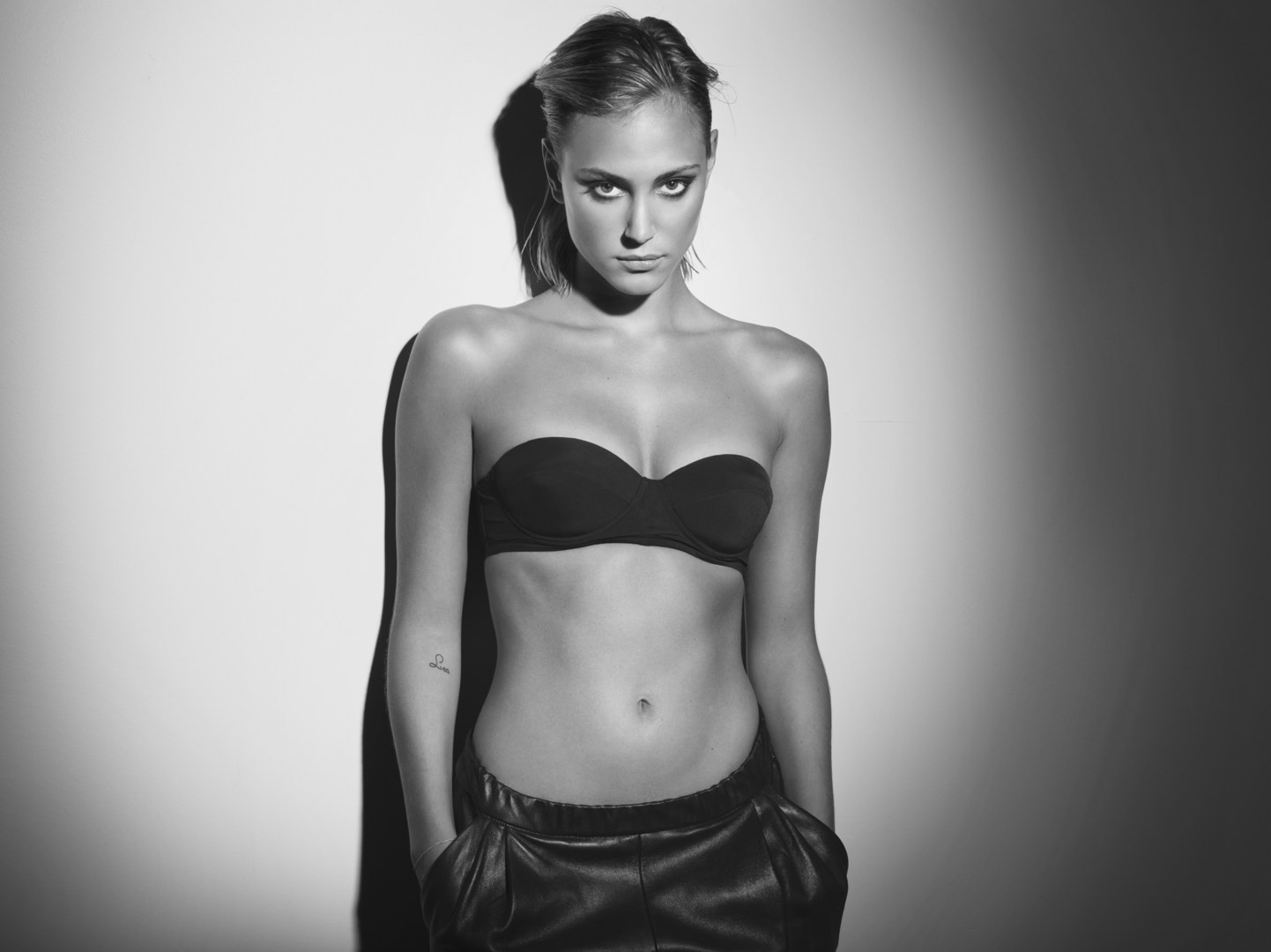 Нора Арнезедер (Nora Arnezeder)