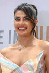 Priyanka Chopra at MAX FACTOR PRODUCTS LAUNCH IN MUMBAI INDIA 18.10.2024 фото №1406827