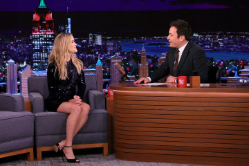 Reese Witherspoon - The Tonight Show Starring Jimmy Fallon 12/17/2021 фото №1329253