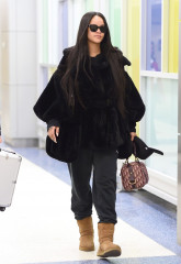 Rihanna Arriving at JFK Airport 02/16/2018 фото №1043595