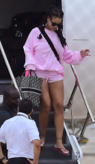 Rihanna - Airport in Barbados 08/17/2018 фото №1095389