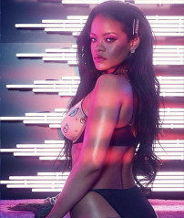 Rihanna by Dennis Leupold for Savage x Fenty 'Valentine's Day' (2020) фото №1242773