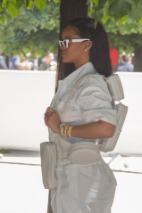 Rihanna - Louis Vuitton Show During Paris Fashion Week 06/21/2018 фото №1079803