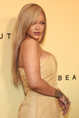 Rihanna - Fenty Beauty 'Soft Lit Glow' Launch in Los Angeles 04/26/2024 фото №1394081