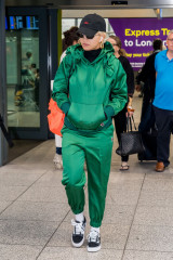 Rita Ora - Heathrow Airport in London 10/17/2018 фото №1110728