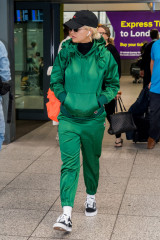 Rita Ora - Heathrow Airport in London 10/17/2018 фото №1110726