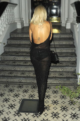 Rita Ora Leaves GQ Men of the Year Awards Afterparty in London фото №1098190