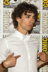 Robert Sheehan фото №664311