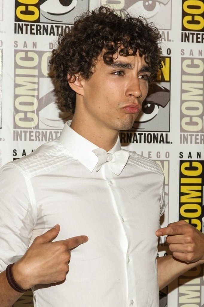 Роберт Шиэн (Robert Sheehan)