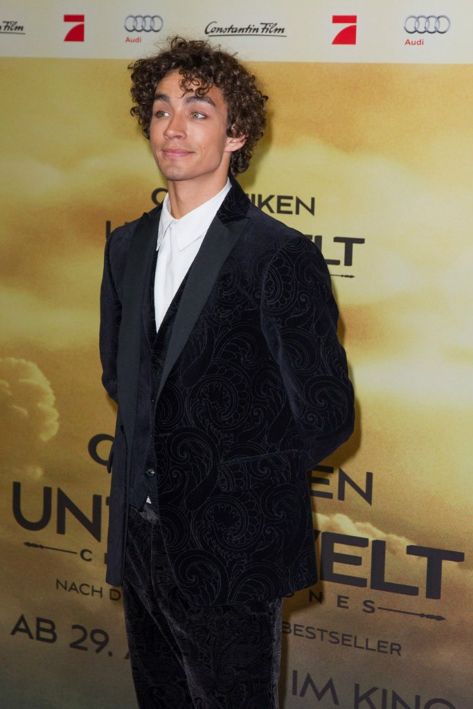 Роберт Шиэн (Robert Sheehan)