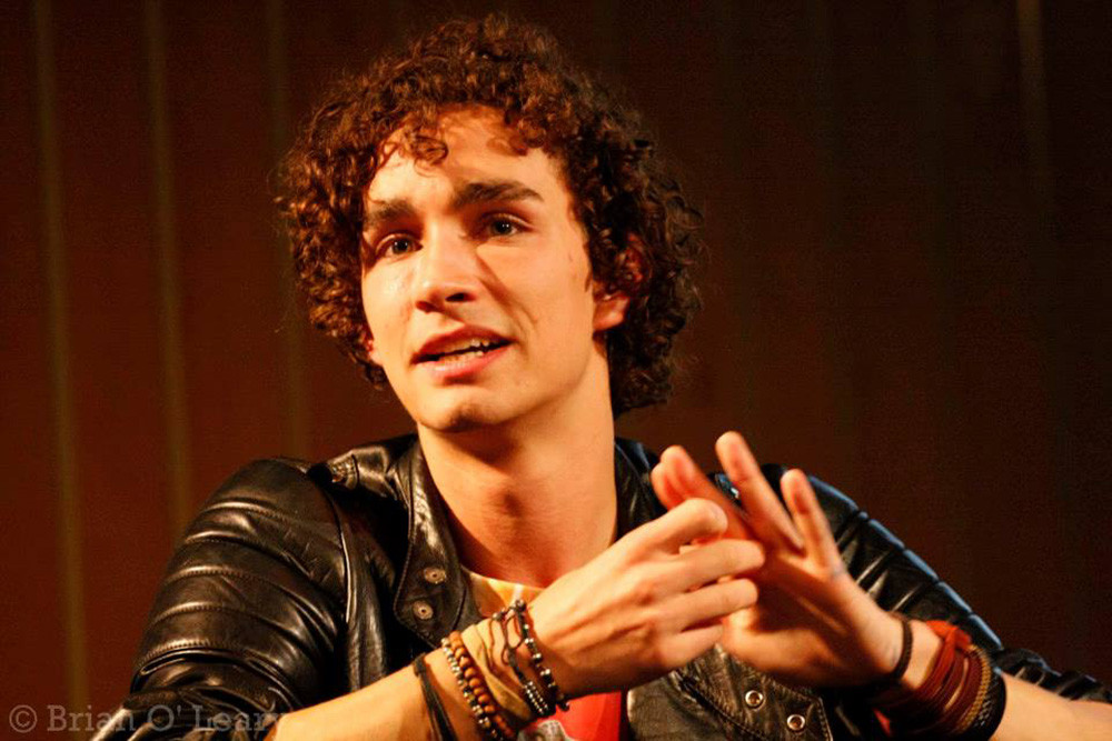 Роберт Шиэн (Robert Sheehan)