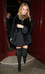 Rosie Huntington-Whiteley - Night Out at LouLou’s Private Members Club  фото №1057196