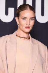 Rosie Huntington Whiteley - Valentino Couture Spring 2023 Show in Paris фото №1367017
