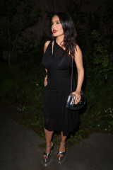 Salma Hayek – at Gucci Cruise 2025 Show in London фото №1395119