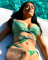 Salma Hayek – Bikini Shoot July 2024 фото №1406207