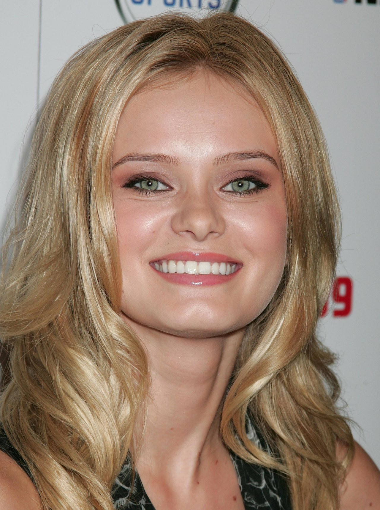 Сара Пэкстон (Sara Paxton)