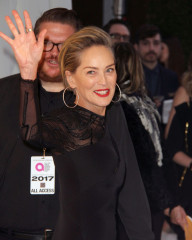 Sharon Stone – Elton John AIDS Foundation’s Academy Awards 2017 Viewing Party  фото №944288