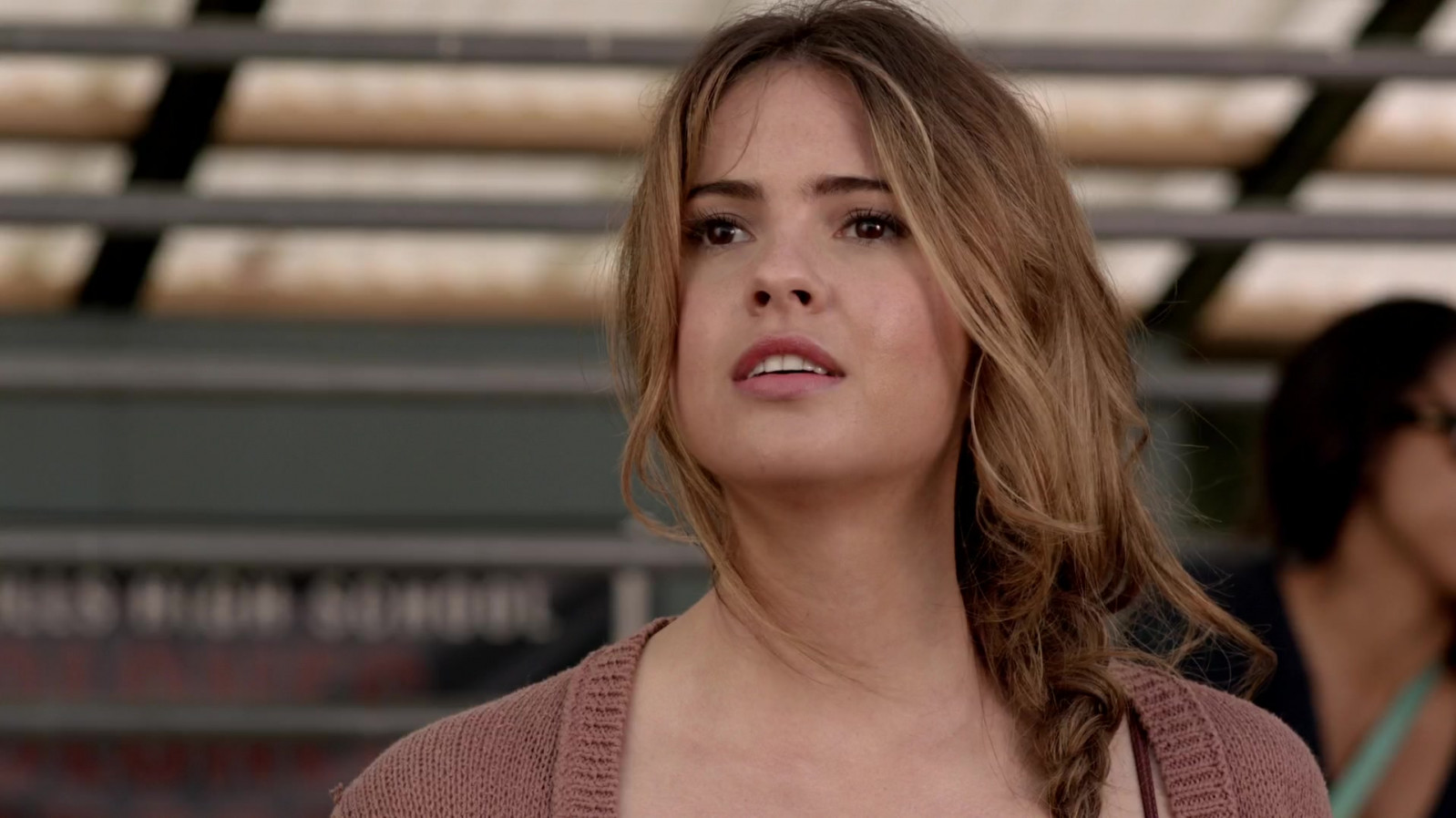 Шелли Хенниг (Shelley Hennig)