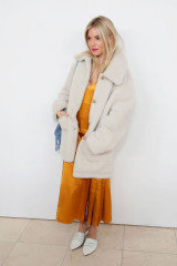 Sienna Miller at Tory Burch Fall/Winter 2018/19 Show at New York Fashion Week  фото №1040687
