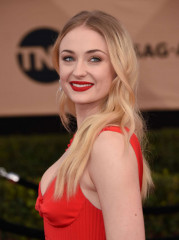 Sophie Turner – 2017 Screen Actors Guild Awards in Los Angeles фото №936881