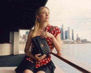 Sydney Sweeney by Jamie Hawkesworth for Tory Burch 'Kira' FW 2022 Campaign фото №1367867