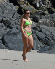 TALLIA STORM in Bikini on the Beach in Jersey 07/26/2020 фото №1266670