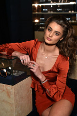 Taylor Hill – Daniel Wellington Celebrates in New York  фото №1133822