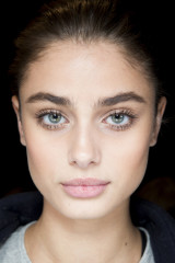 Taylor Hill - Ralph Lauren Autumn/Winter 2018 Fashion Show in New York фото №1129763