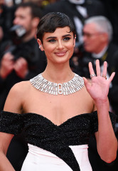 Taylor Hill – Opening Ceremony at 77th Cannes Film Festival  фото №1395144