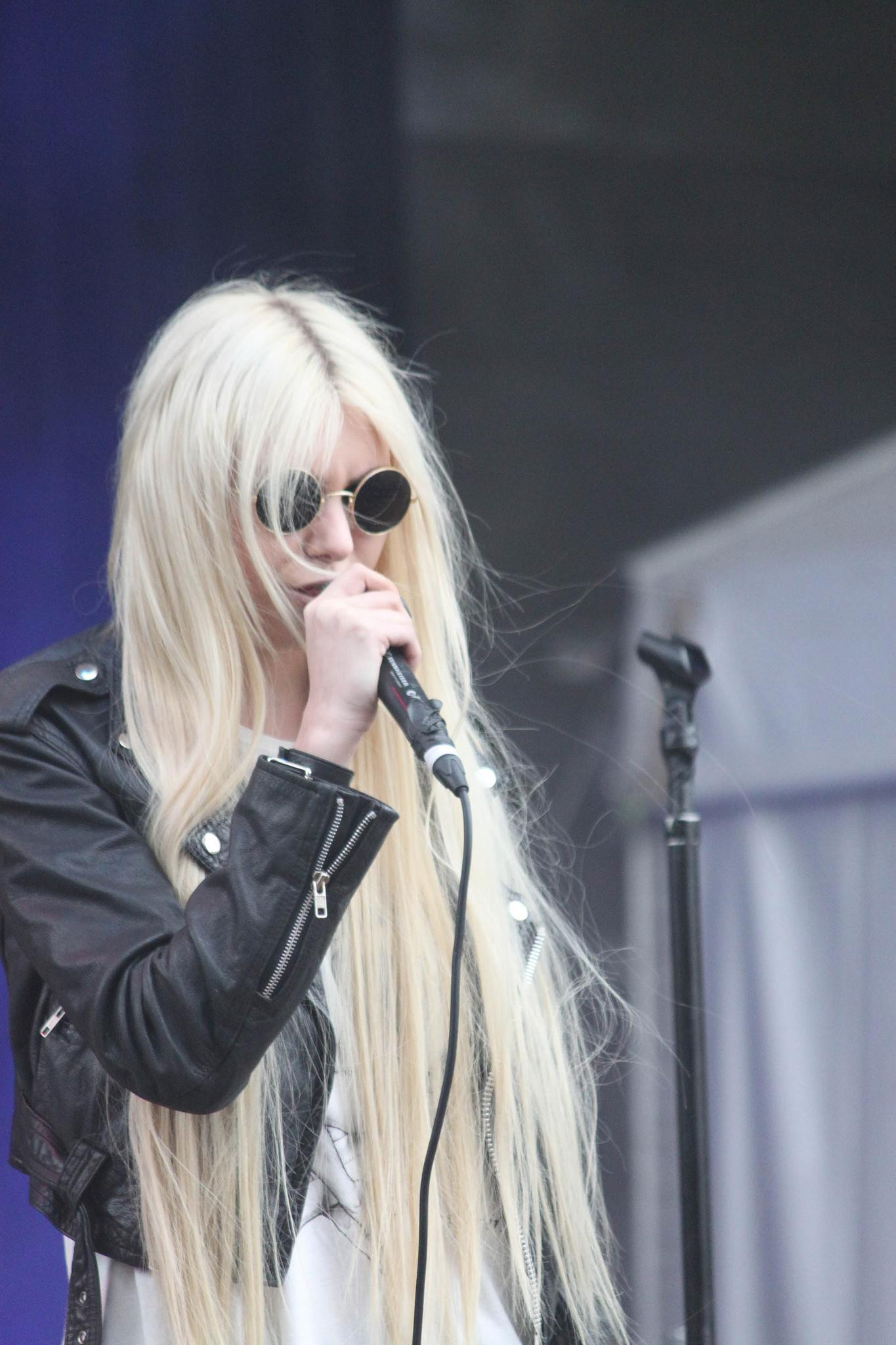 Тейлор Момсен (Taylor Momsen)