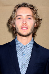 Toby Regbo  фото №749507