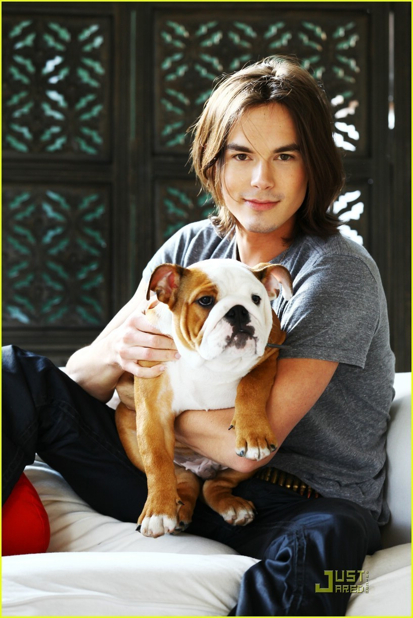 Тайлер Блэкберн (Tyler Blackburn)