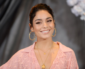 Vanessa Hudgens – “Second Act” Photocall in LA фото №1124416