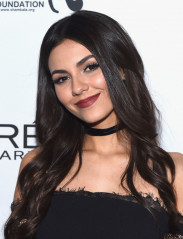 Victoria Justice- Vanity Fair and L’Oreal Paris Toast to Young Hollywood  фото №942531