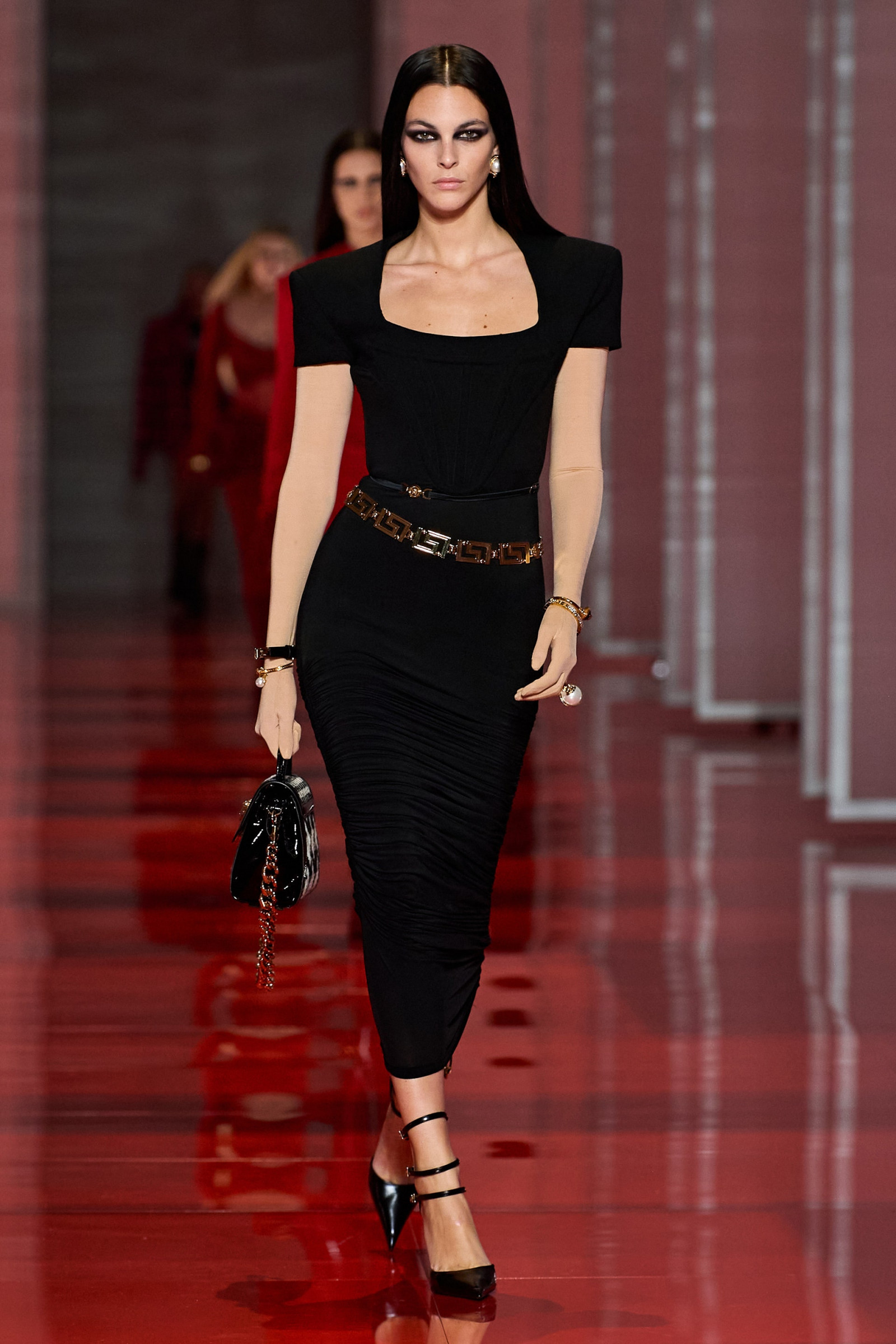 Виттория Черетти - Vittoria Ceretti фото №1338783 - Versace Fall/Winter ...