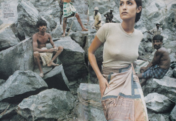 Yasmeen Ghauri ~ "Red hot" Elle May 1994 by Stephane Sednaoui фото №1371084