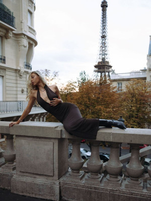 Alexis Ren