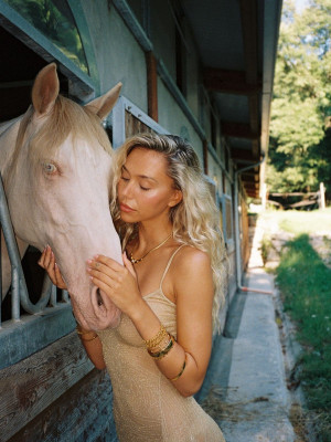 Alexis Ren