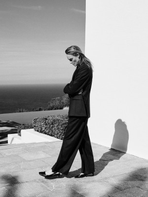 Amber Valletta